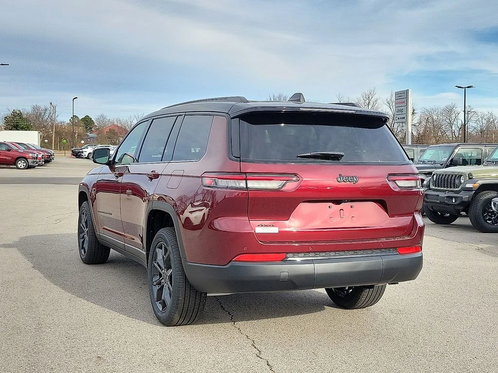 New 2025 Velvet Red Pearl-Coat Exterior Paint Jeep Limited image 4