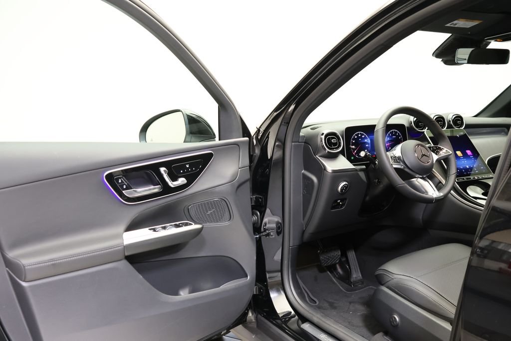 Used 2026 Black Mercedes-Benz GLC 300 image 31