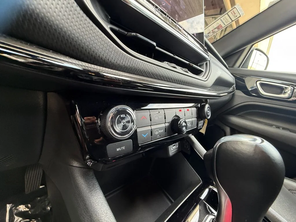 Used 2026 Silver Jeep Latitude image 23