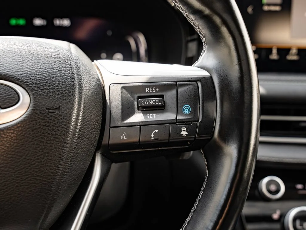 Used 2023 Moonbow Blue INFINITI Sensory image 31