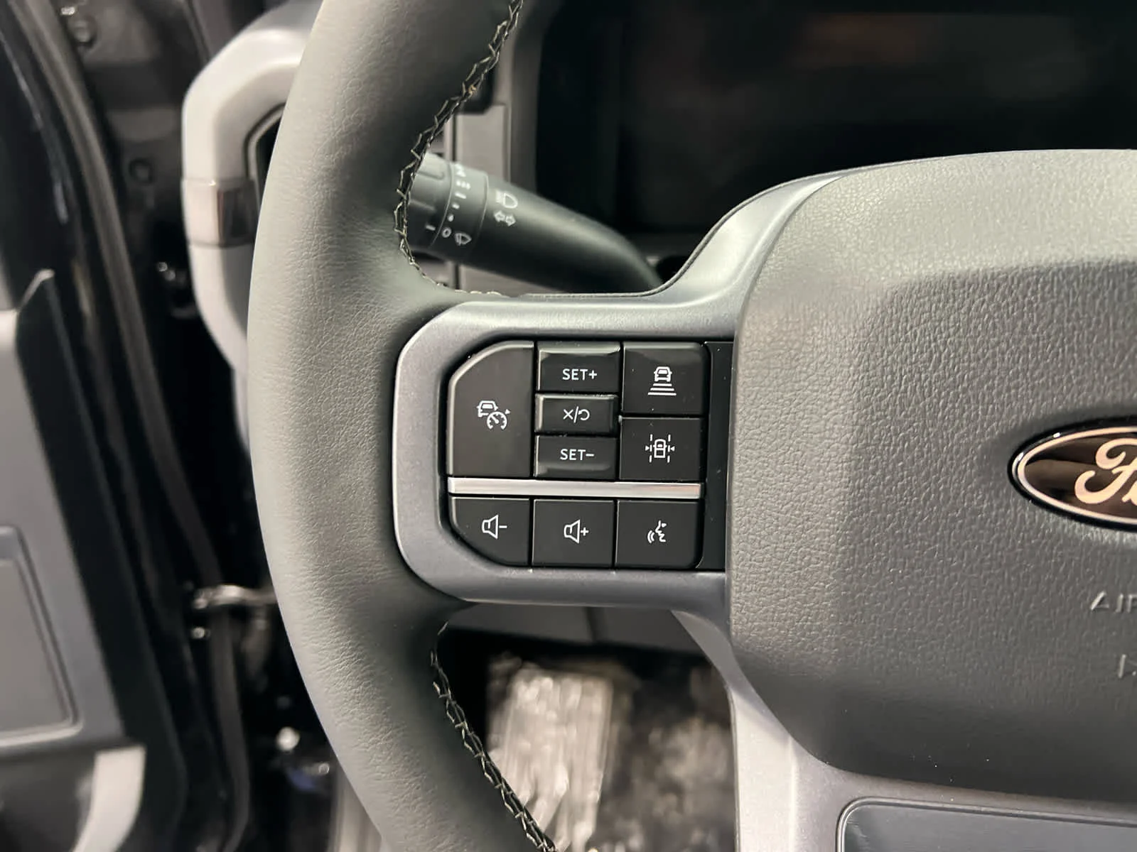 New 2026 Agate Black Metallic Ford XLT image 15