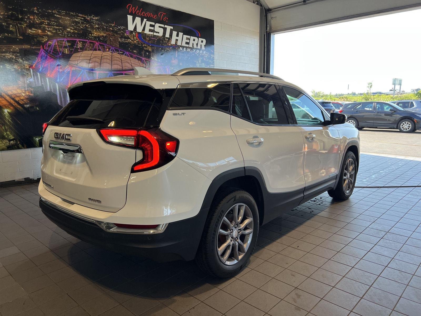 Used 2023 Summit White GMC SLT image 7