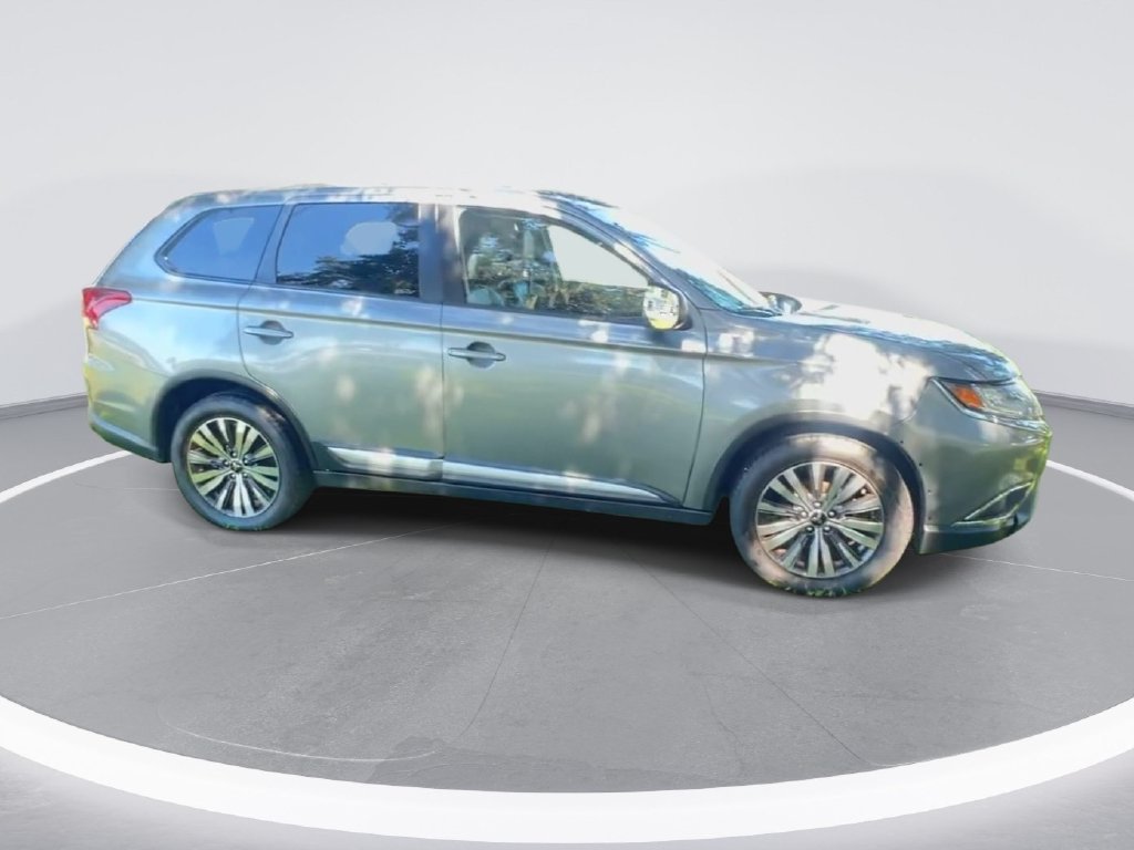 Used 2020  Mitsubishi SE image 9
