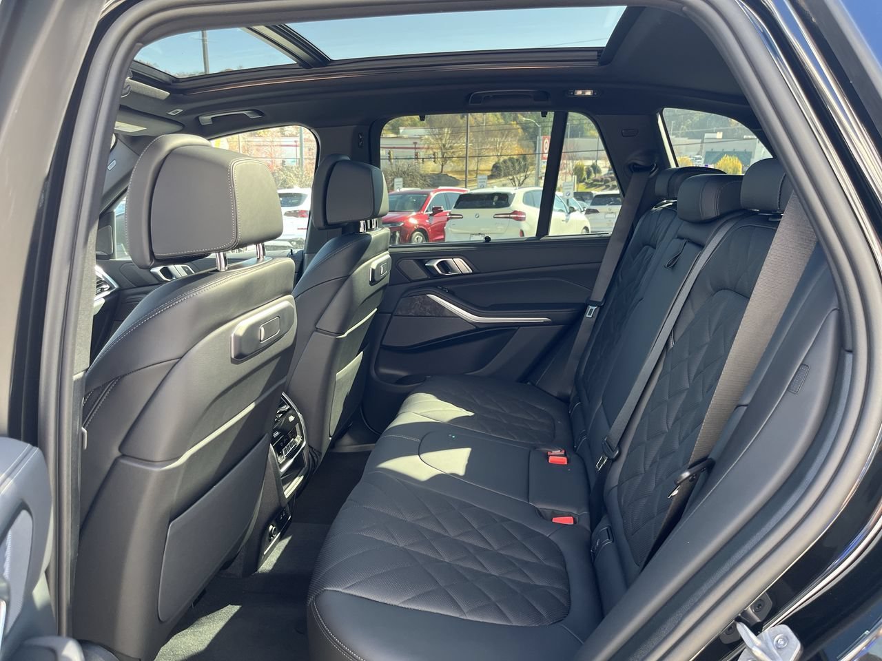 Used 2026 Black Sapphire Metallic BMW sDrive40i image 32