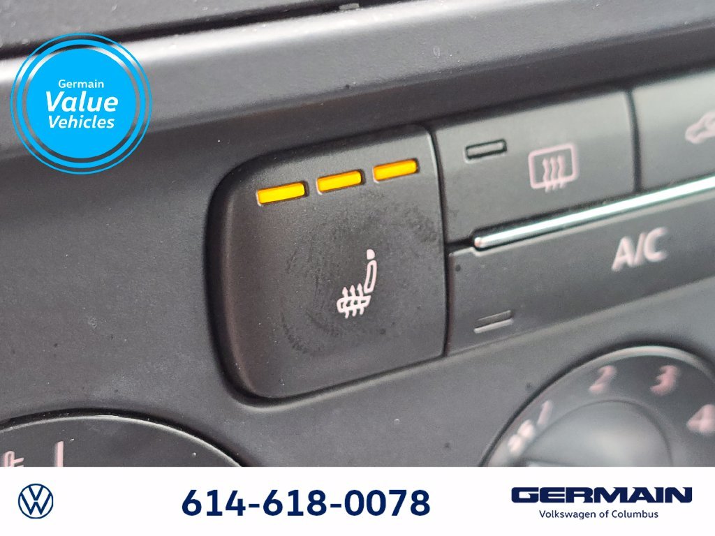 Used 2013 Black Volkswagen SEL image 31