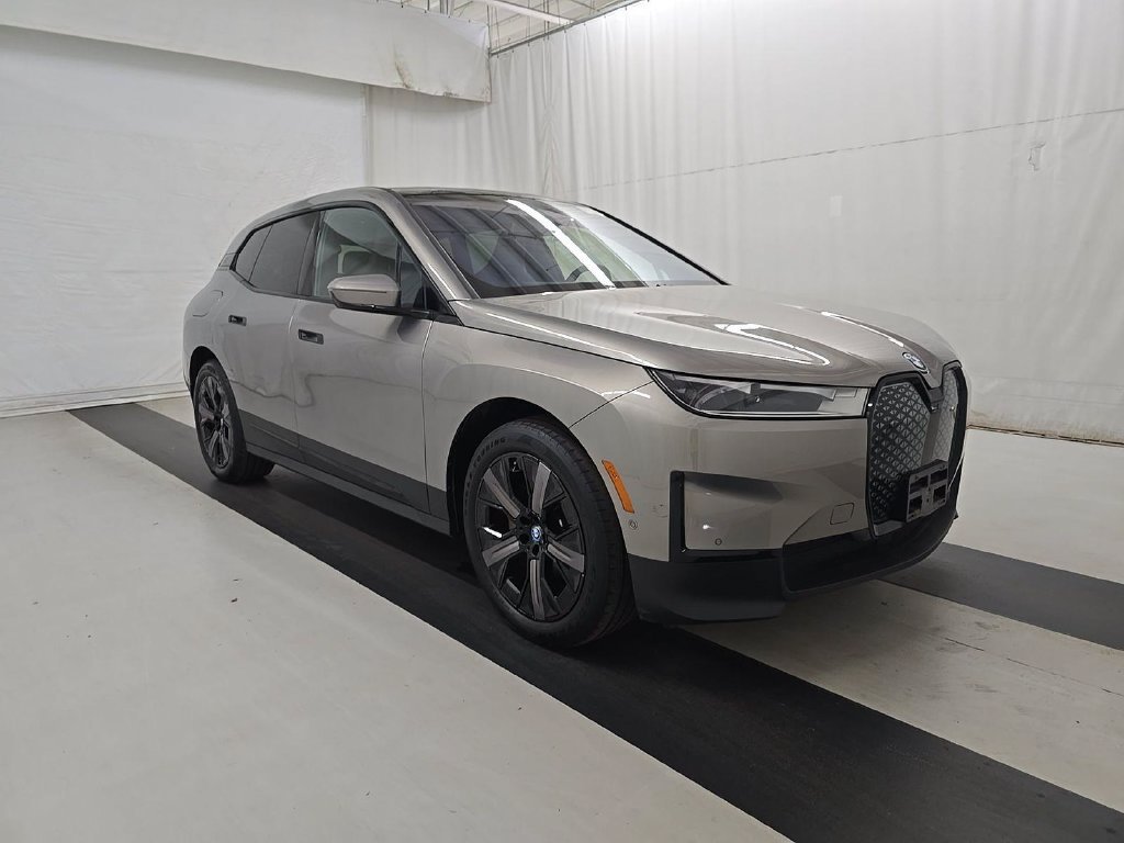 Used 2024 Gray Metallic BMW xDrive50 image 12