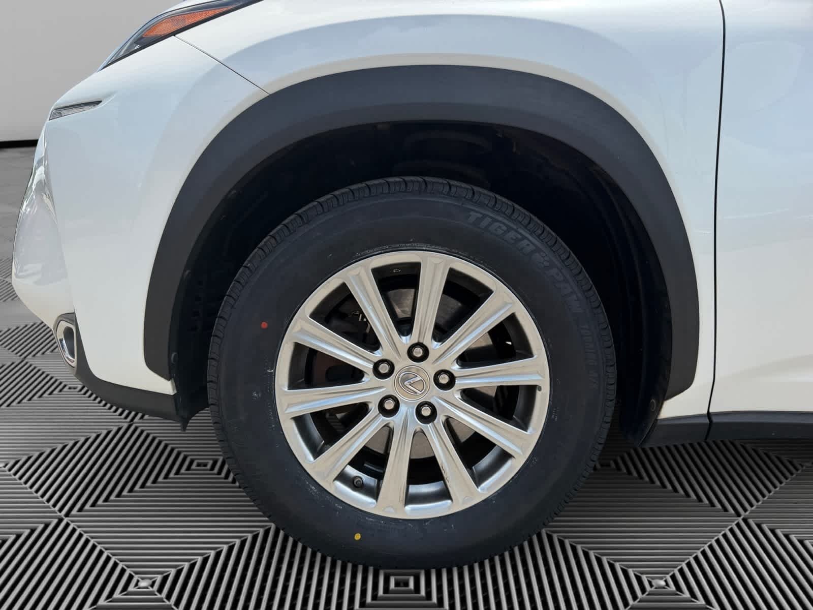 Used 2015 Eminent White Pearl Lexus  image 9