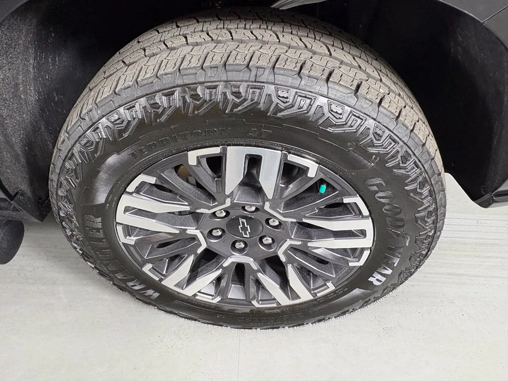 New 2027 Black Chevrolet Z71 image 13