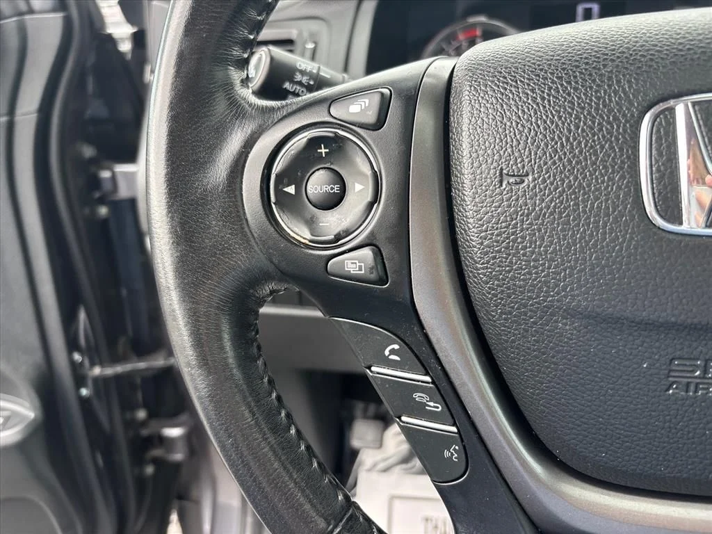 Used 2016  Honda EX-L image 31