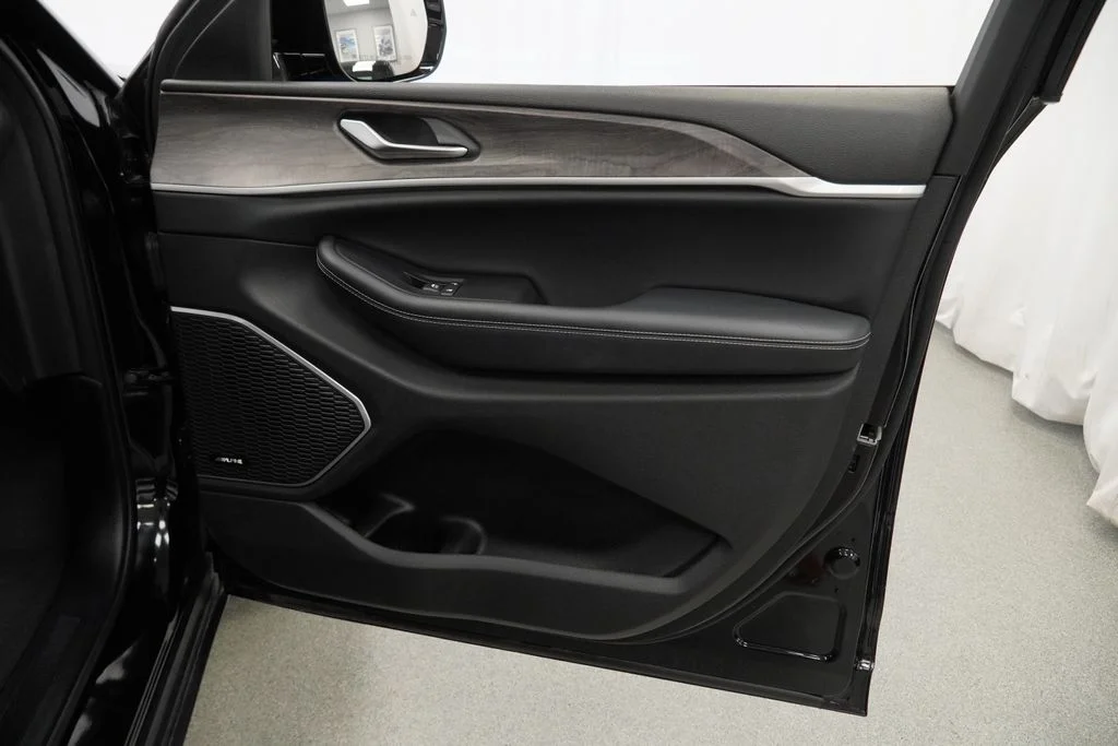 Used 2023 Black Jeep Limited image 48