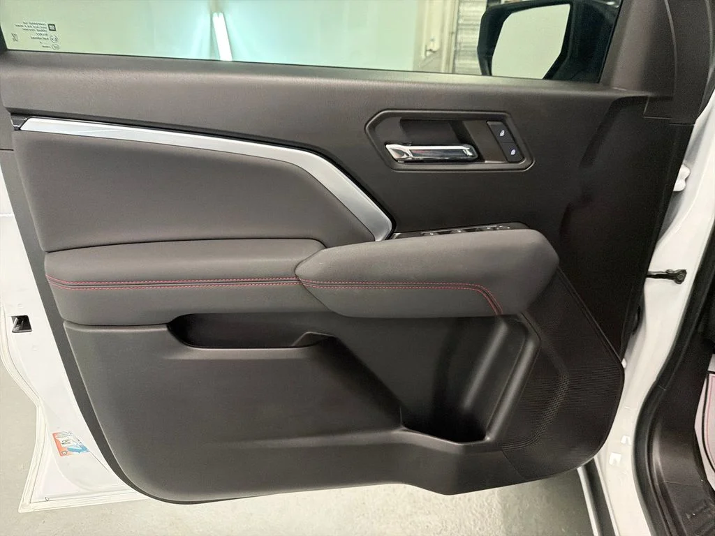 Used 2024 White Chevrolet Z71 image 12