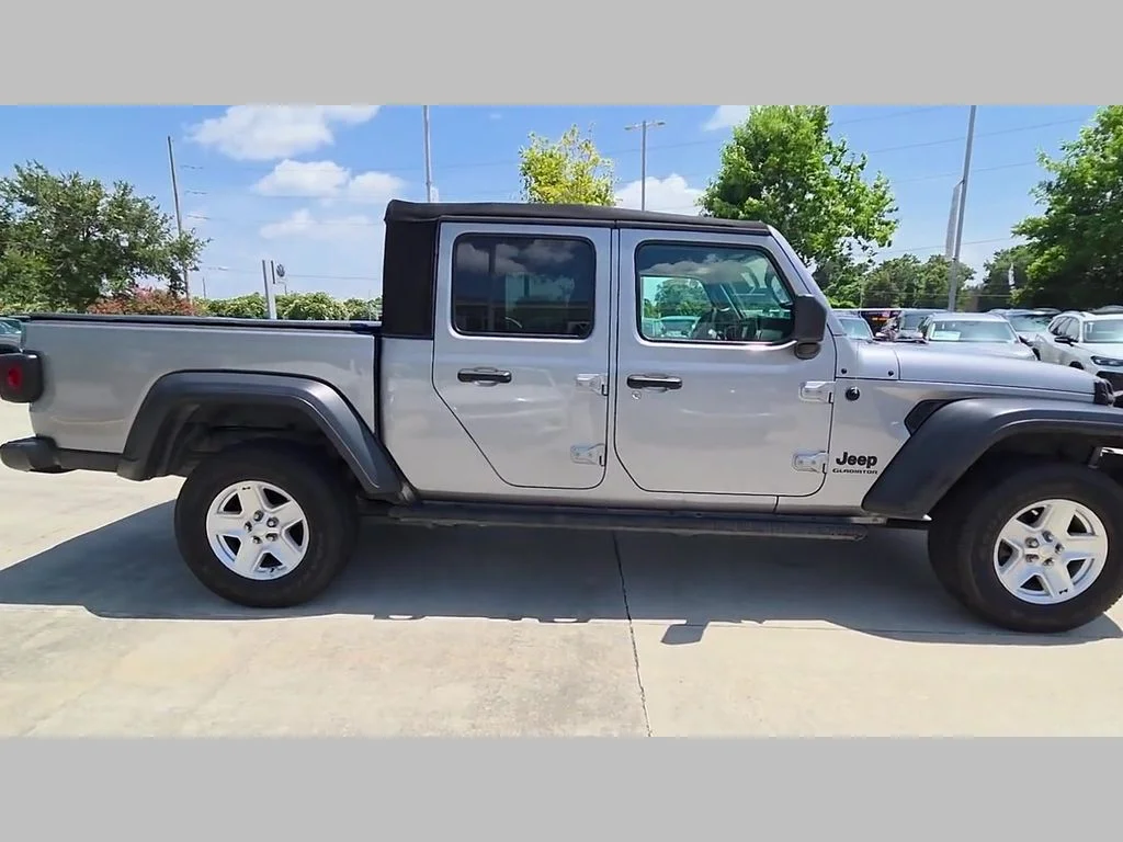 Used 2020 Silver Jeep Sport image 47