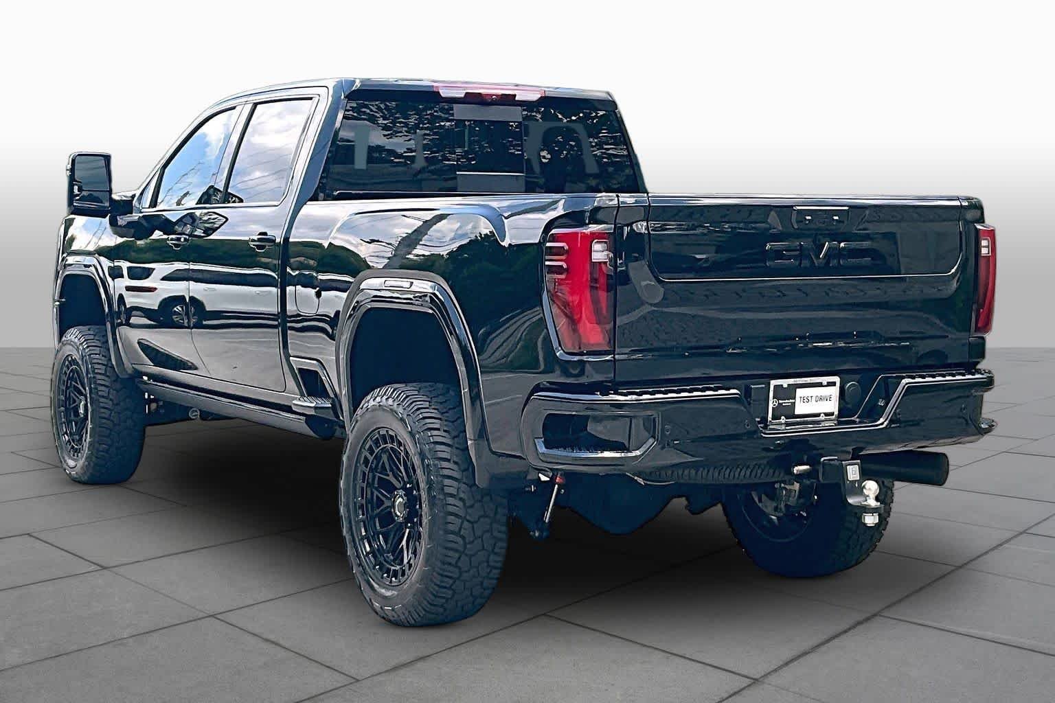 Used 2025 Onyx Black GMC Denali Ultimate image 11
