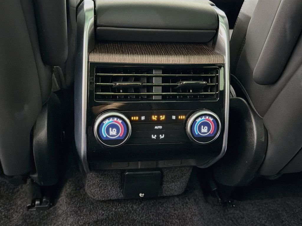 Used 2025 Belgravia Green Metallic Land Rover SE image 27