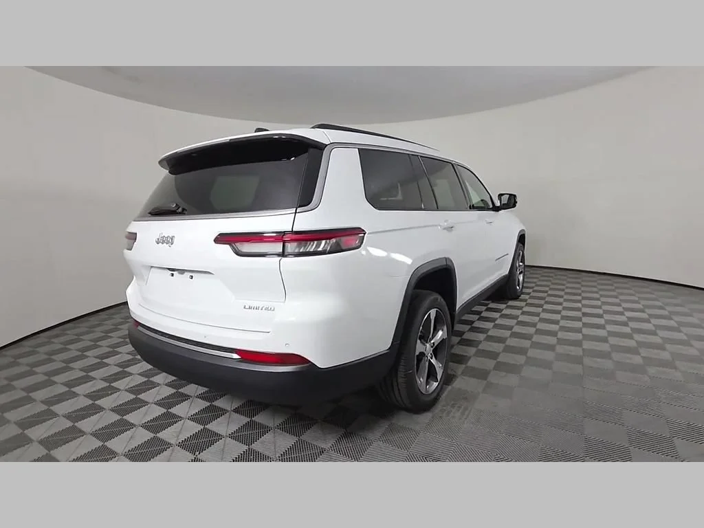 New 2026 Bright White Clear-Coat Exterior Paint Jeep Limited image 32
