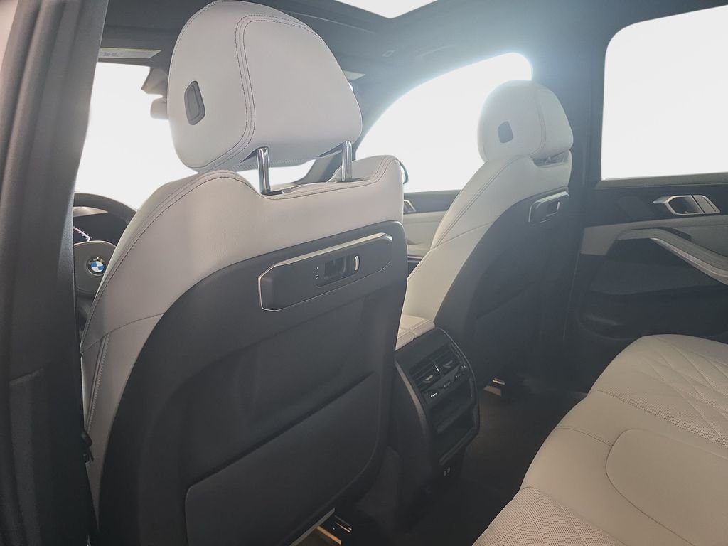 New 2026 Mineral White Metallic BMW sDrive40i image 8