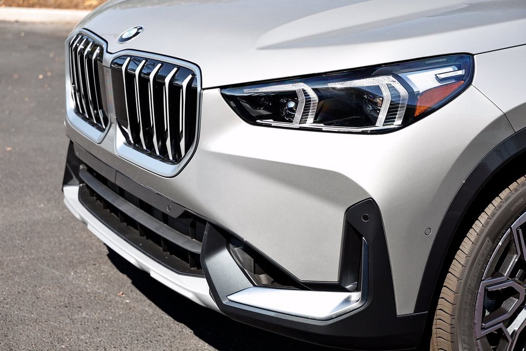 Used 2026 Space Silver Metallic BMW xDrive28i image 11