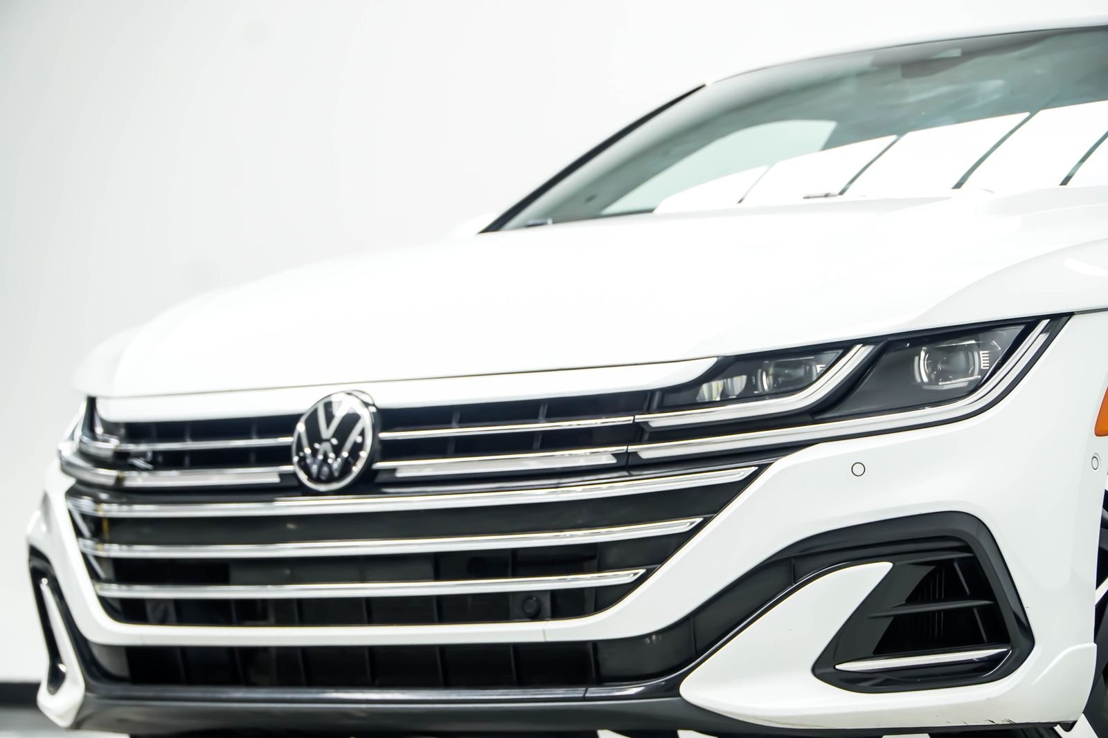 Used 2023 White Volkswagen 2.0T SEL Premium R-Line image 2
