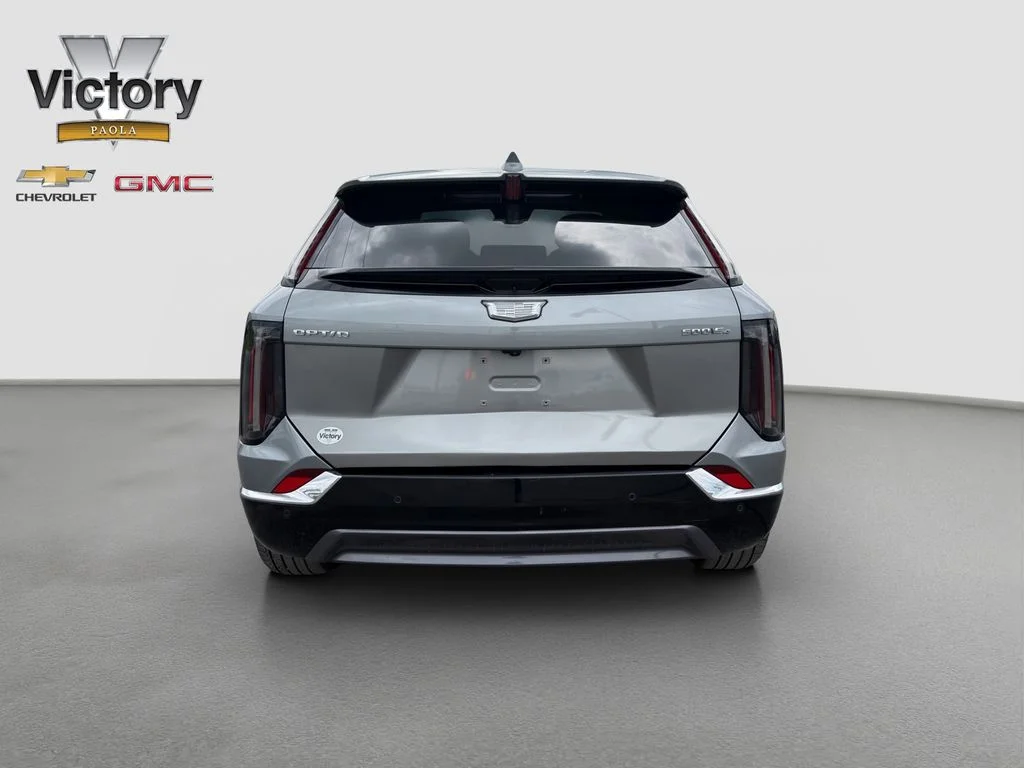 Used 2025 Silver Cadillac Luxury image 5