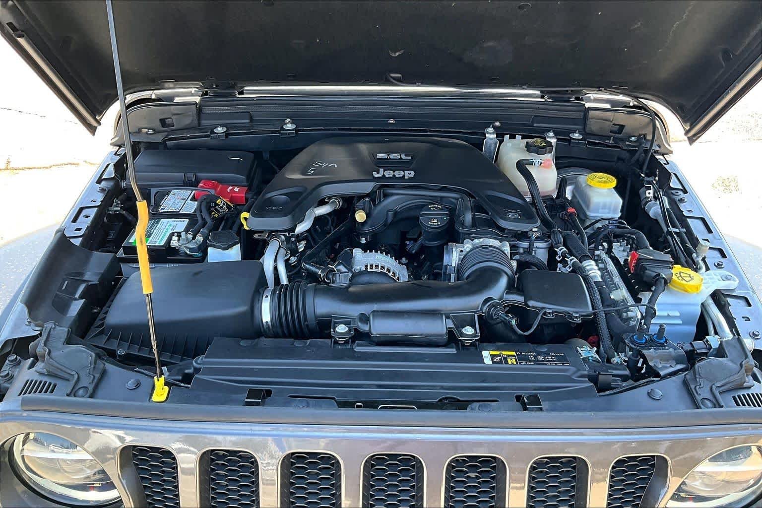 Used 2020 Granite Crystal Metallic Clearcoat Jeep Sport S image 29
