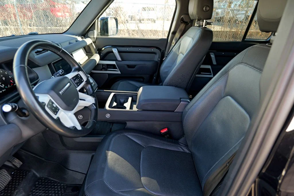 Used 2023 Santorini Black Metallic Land Rover X-Dynamic SE image 22