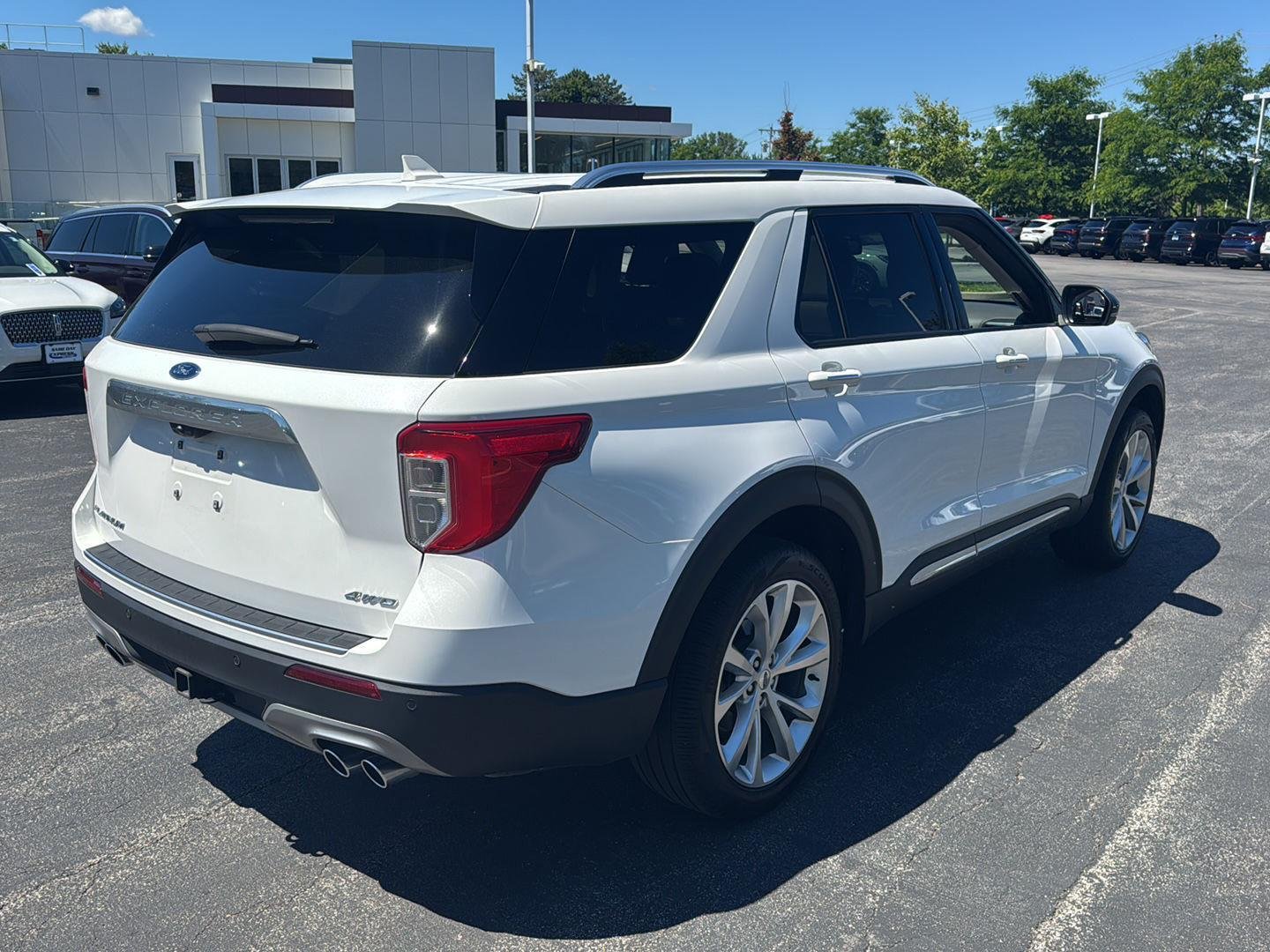 Used 2023 Star White Metallic Tri-Coat Ford Platinum image 4