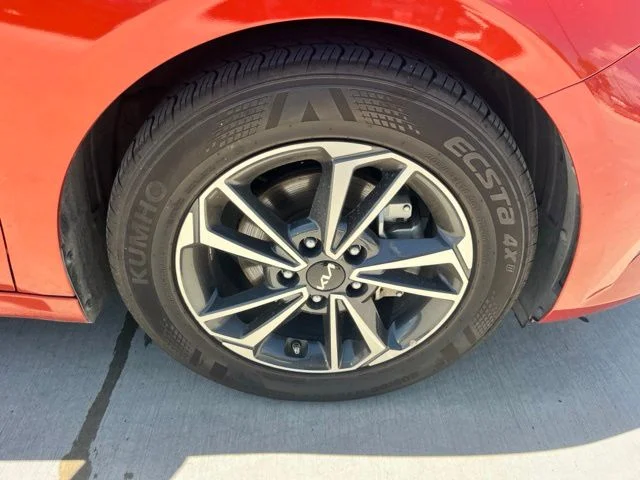 Used 2024 Red Kia LXS image 10