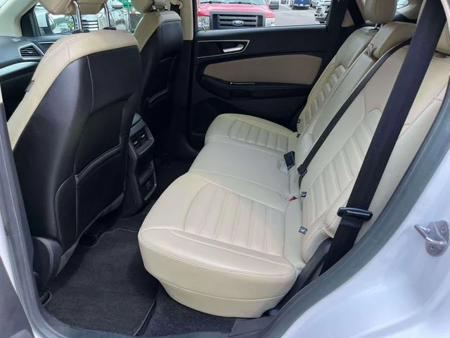 Used 2015 White Platinum Clearcoat Metallic Ford SEL image 18