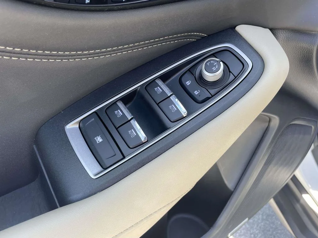 Certified Used 2025 Crystal White Pearl Subaru Limited image 7