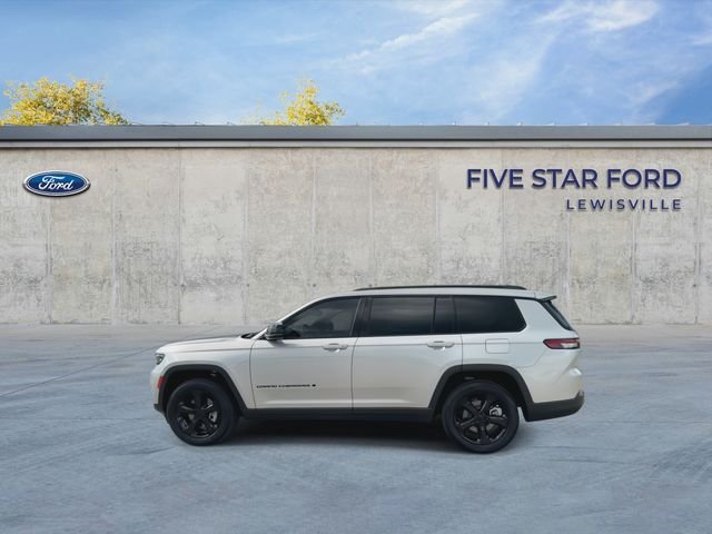 Used 2023 Silver Jeep Altitude image 5