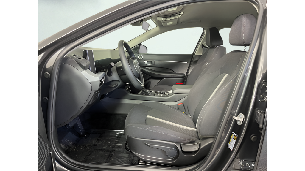 Used 2025 Portofino Gray Hyundai SE image 10