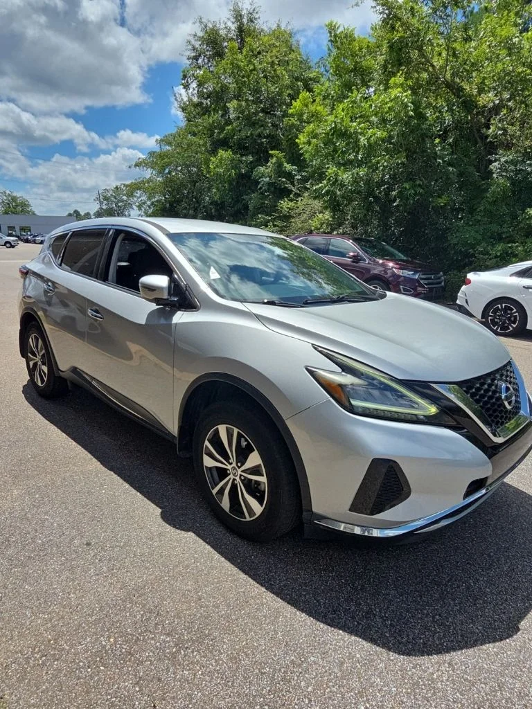 Used 2019 Silver Nissan S image 6