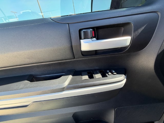 Used 2020  Toyota SR5 image 11