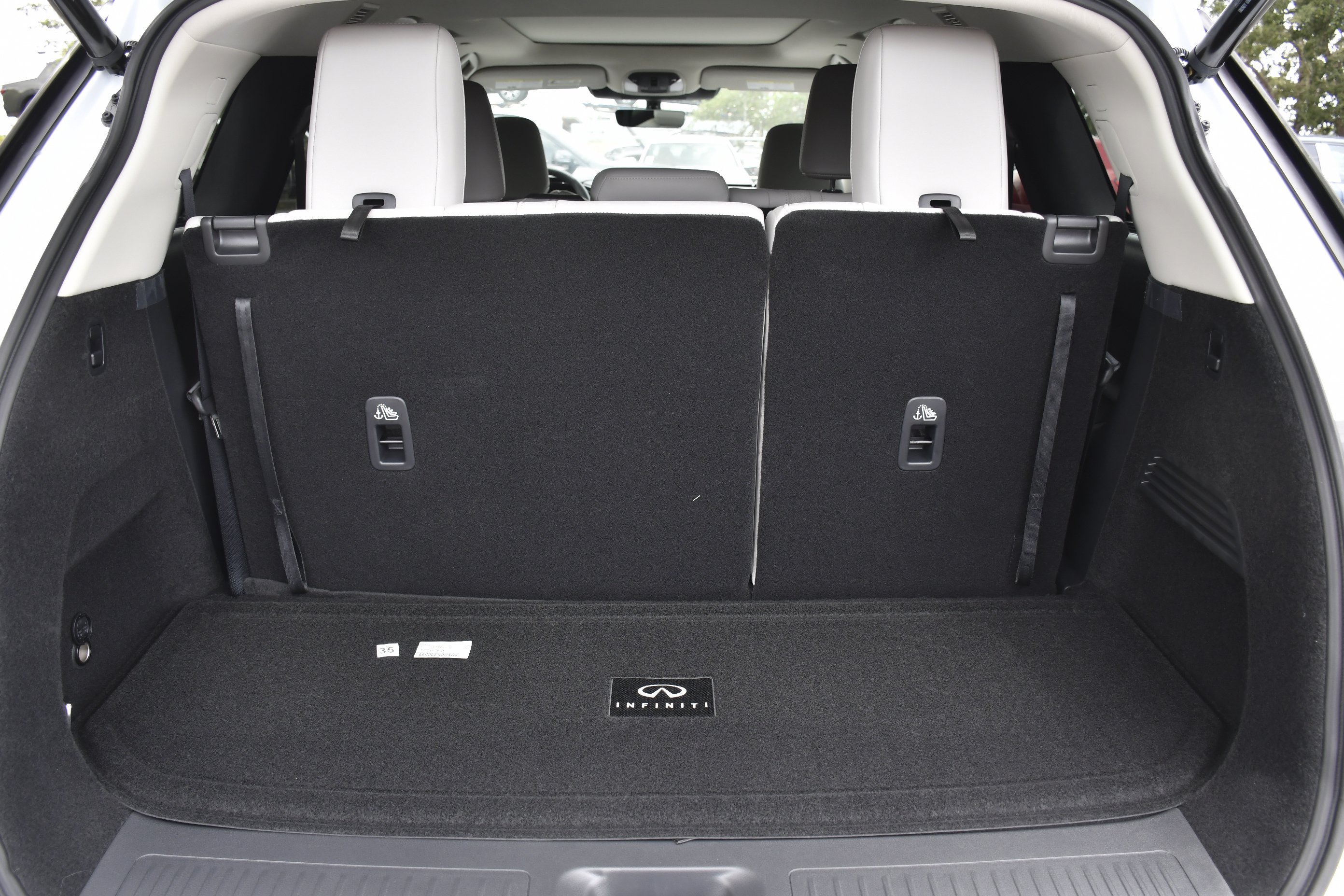 New 2027 RADIANT WHITE INFINITI Luxe FWD image 35