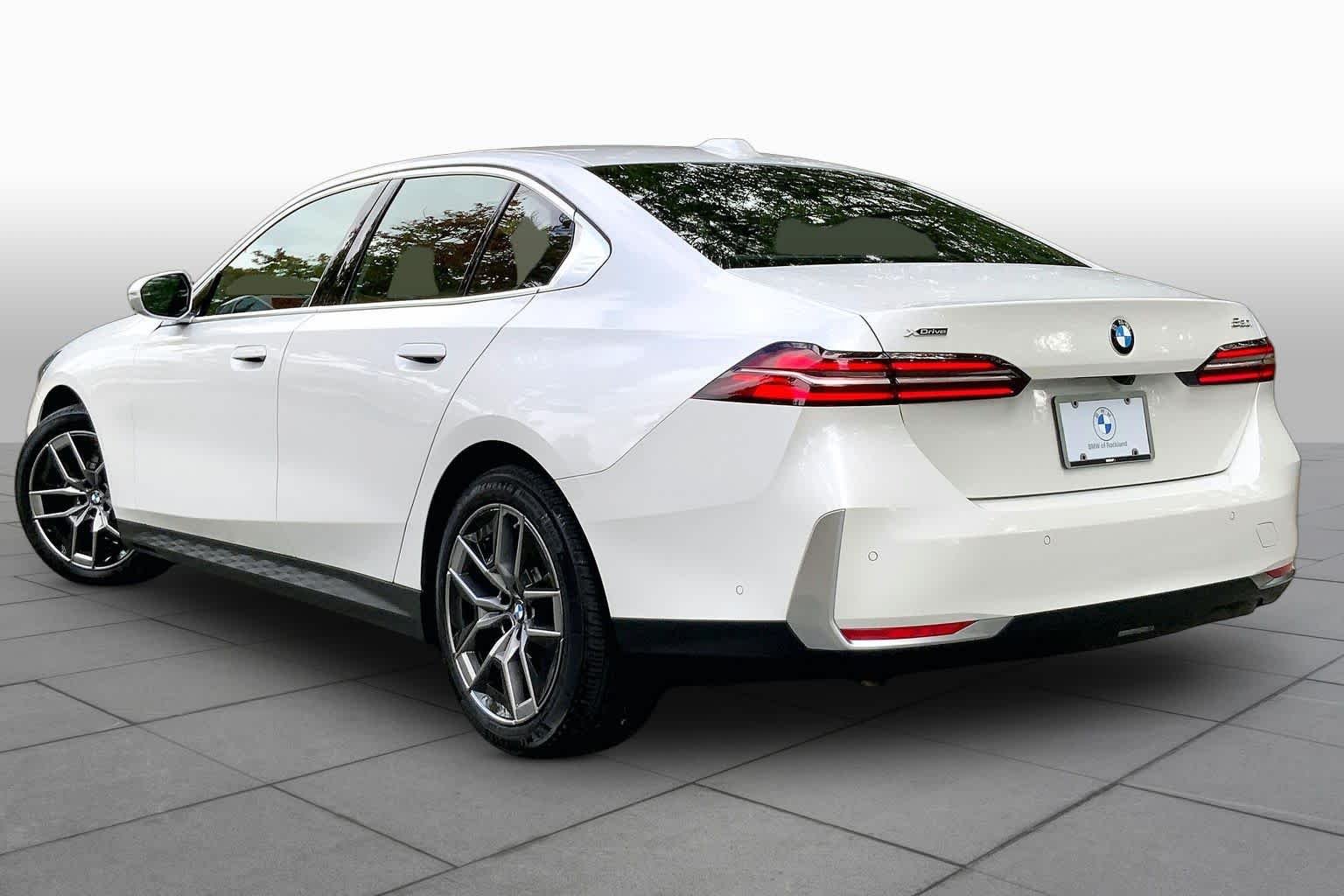 Used 2026 Mineral White Metallic BMW 530i xDrive image 11