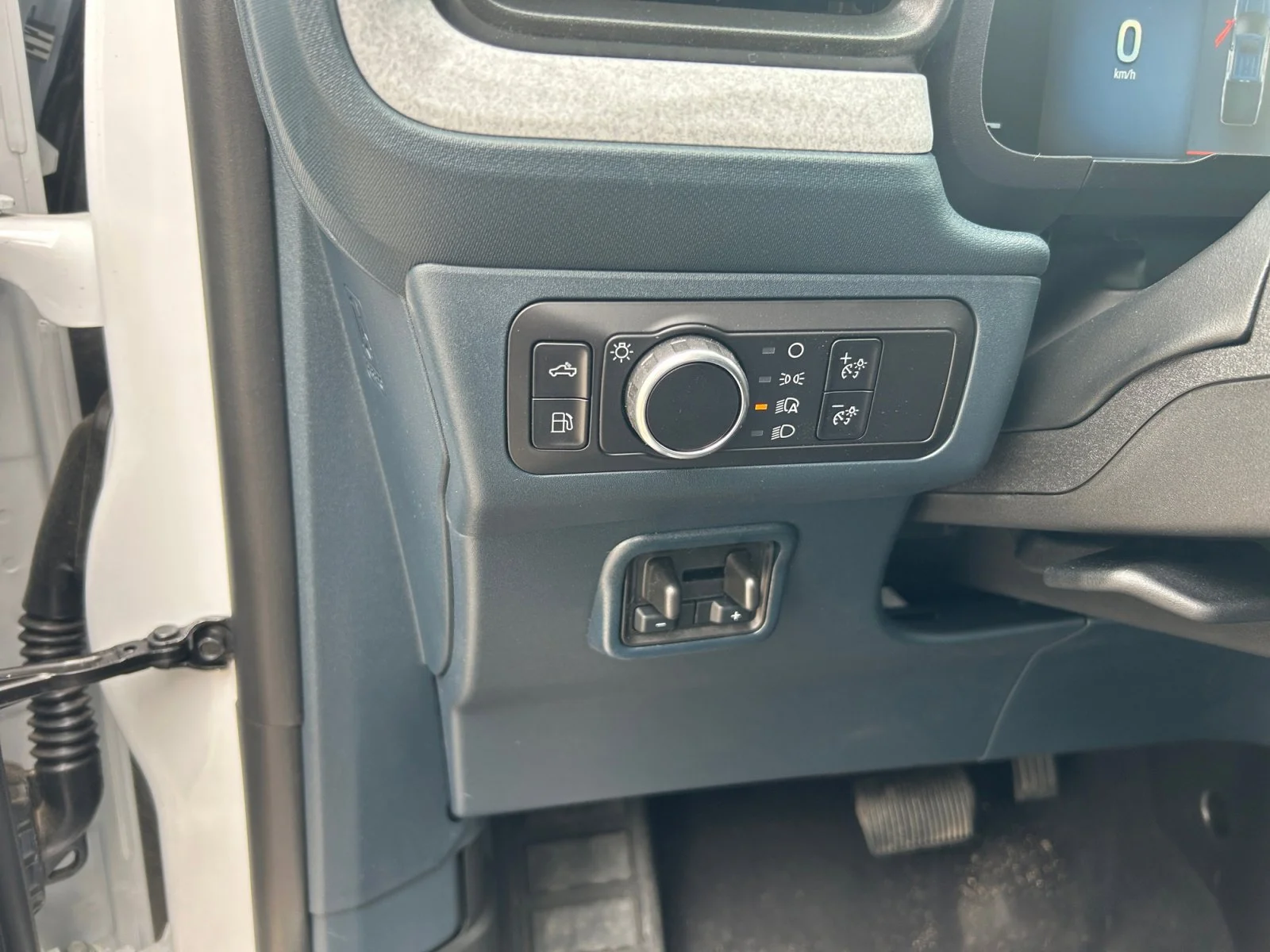 New 2026 Oxford White Ford XLT image 15