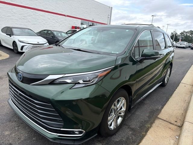 Used 2024 Green Toyota Platinum image 3