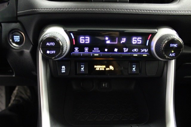 Certified Used 2019 Silver Toyota Xle premium image 8