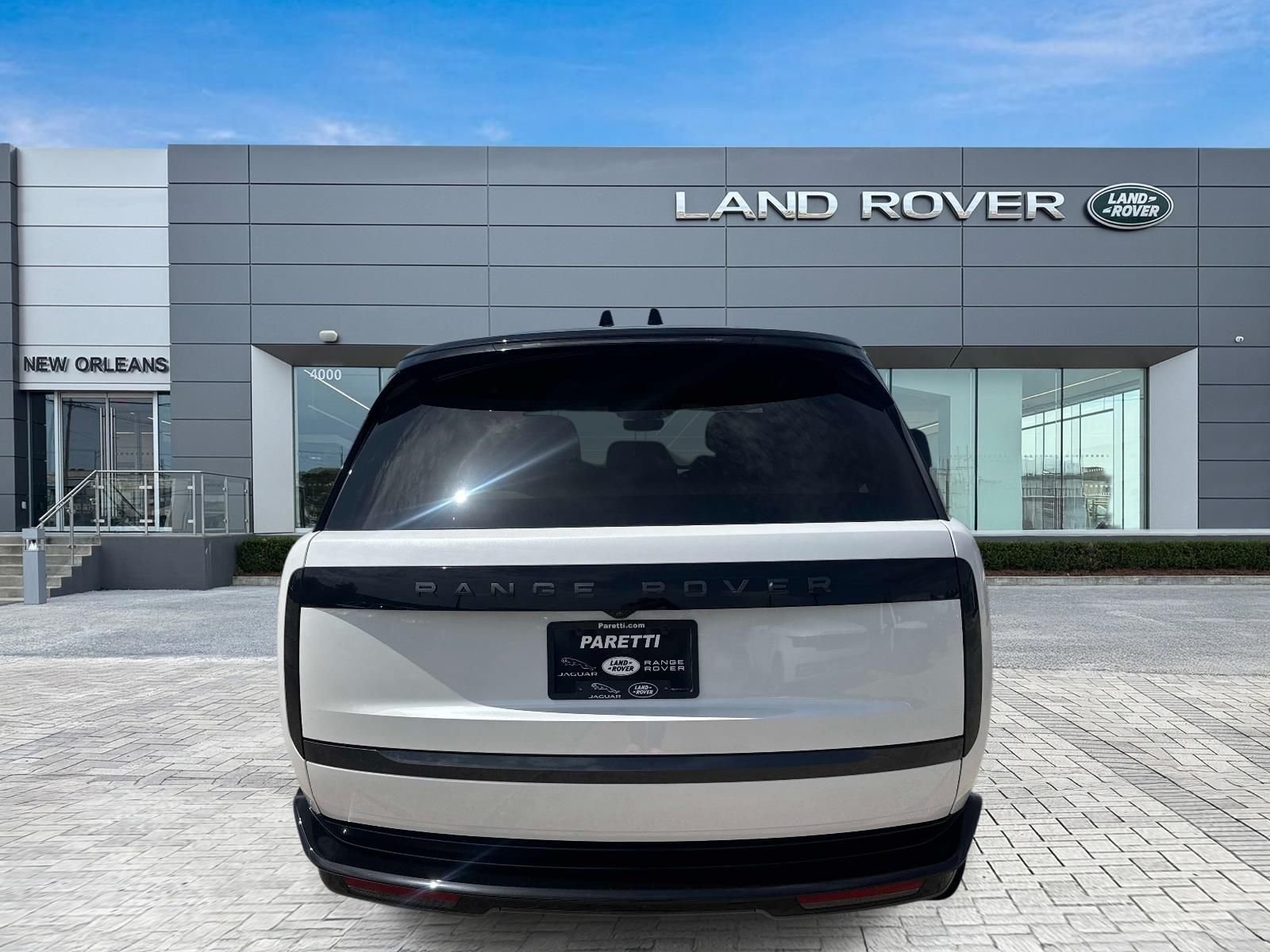 New 2026 Ostuni Pearl White LAND ROVER SE PHEV image 6