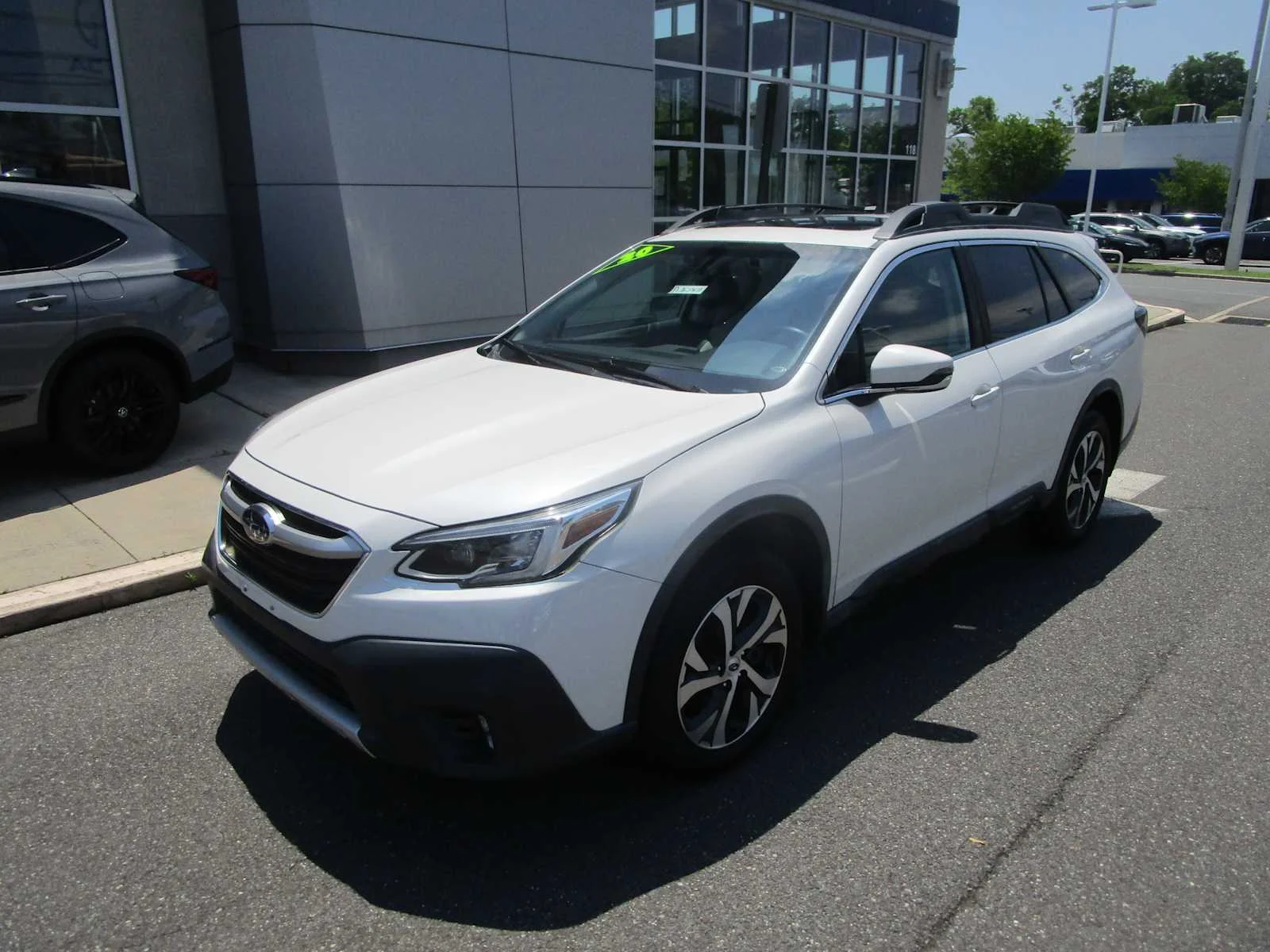 Used 2020 Crystal White Pearl Subaru Limited image 2