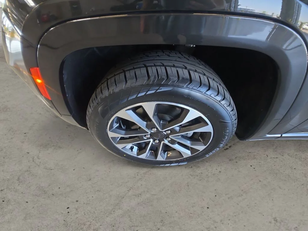 Used 2022 Brown Jeep Overland image 13