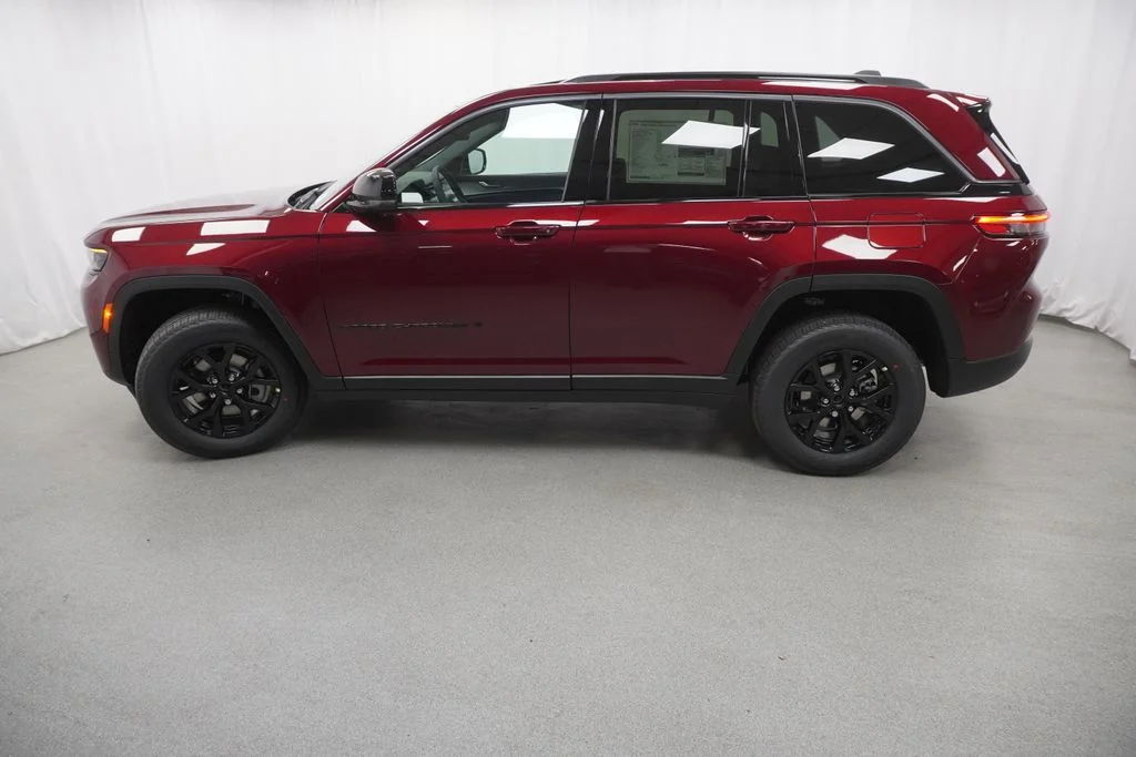 New 2026 Velvet Red Pearl-Coat Exterior Paint Jeep Altitude image 14
