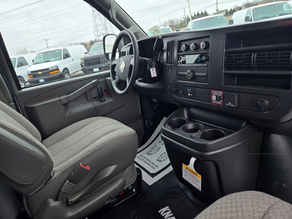 2026 Chevrolet Express Cargo Work Van - Photo 5