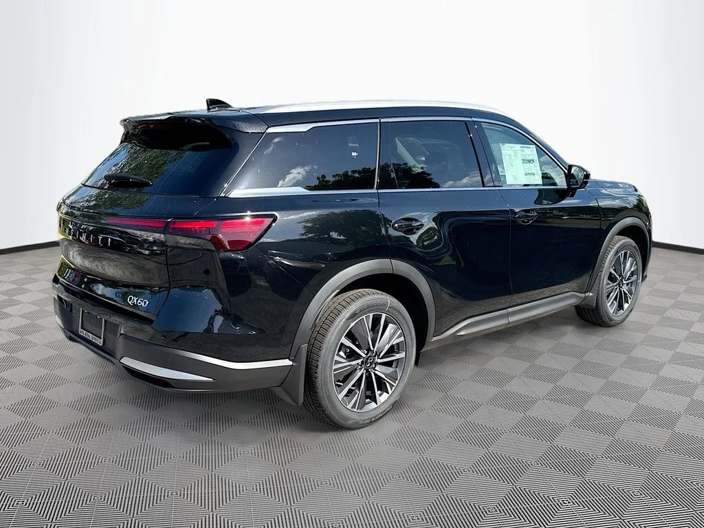 Used 2027 Black INFINITI LUXE image 6
