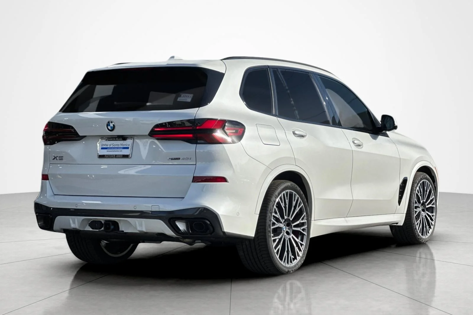 New 2026 Mineral White Metallic BMW sDrive40i image 5