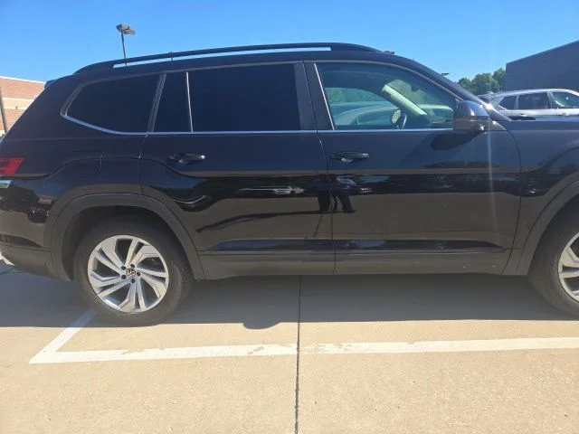 Used 2023 Black Volkswagen 3.6L V6 SE w/Technology image 2