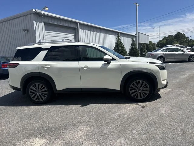 Used 2024 White Nissan SL image 4
