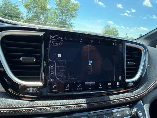 Used 2024 Black Chrysler Pinnacle image 15