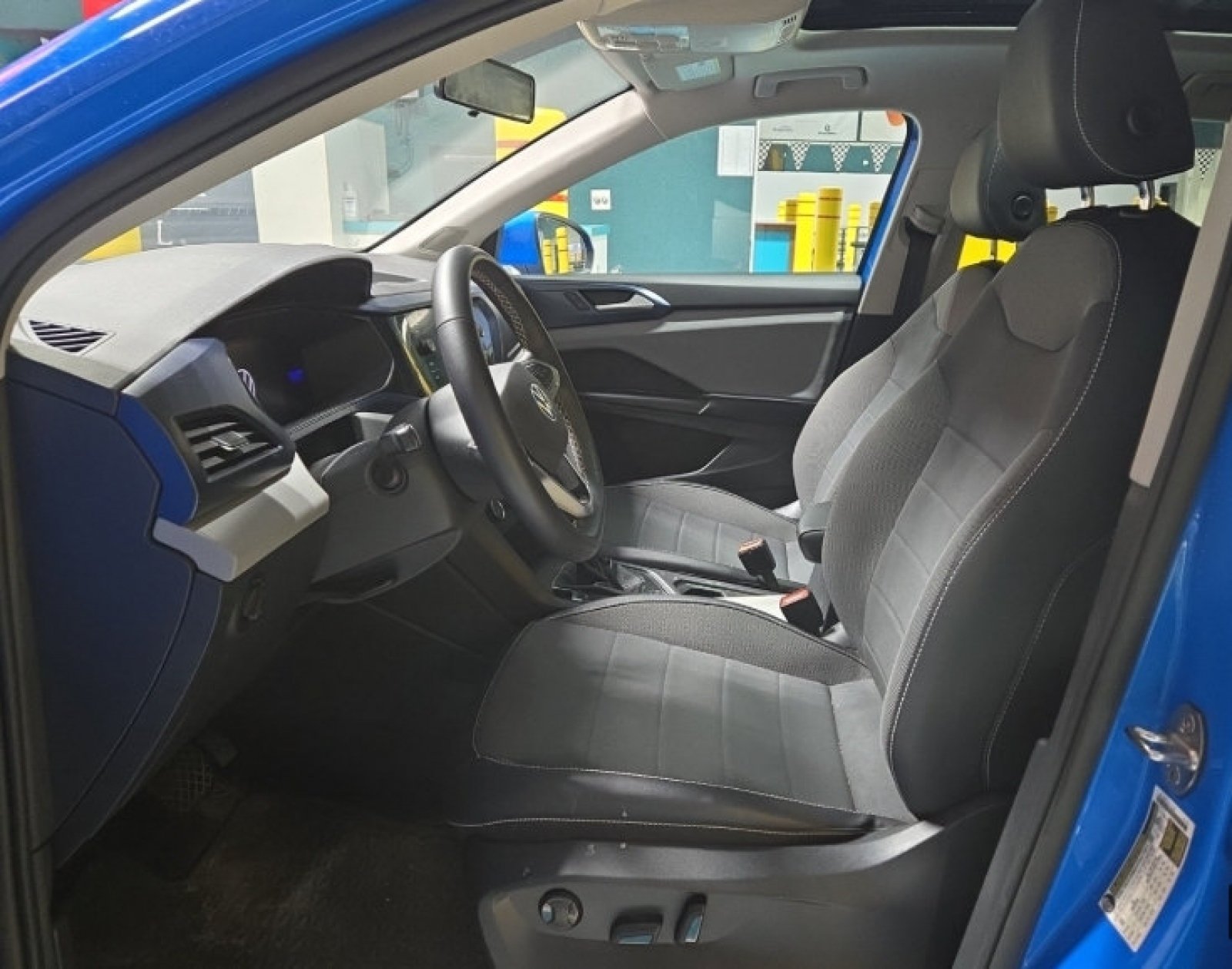 Used 2022 Cornflower Blue Volkswagen SE image 8