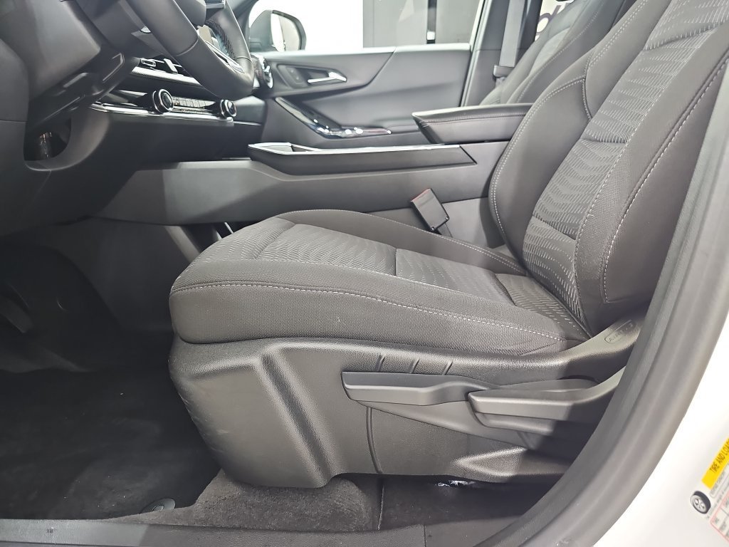 Certified Used 2025 Summit White Chevrolet LT image 34